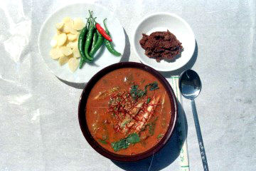 장성 메기로 만든 탕과 찜은 비린내가 거의 없고 국물 맛이 개운하기로 유명하다.