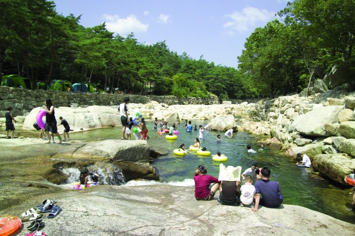 송계계곡은 제천 시민들이 즐겨 찾는 제천의 대표 여름 관광지다.
