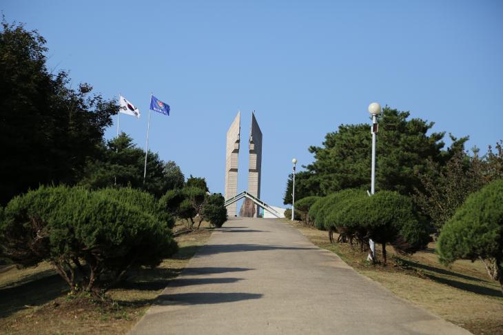 치열했던 전투 그 속에서 희생된 이들의 영혼을 가슴 깊이 위로해본다.