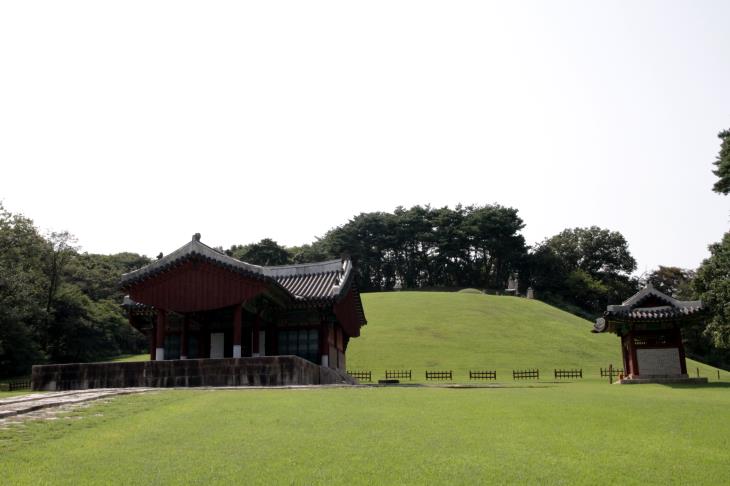 구리시에는 어린나이에 세도정치에 휘둘렸던 헌종이 잠들어있다.