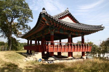 무장읍성과 관아 주변 전경. 옛 건축물들이 아직도 남아 있다.