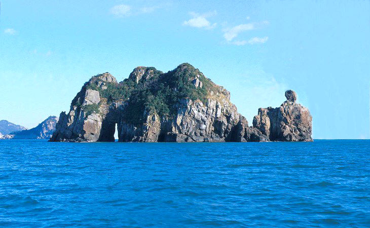 낙타섬은 섬의 모습이 낙타를 쏙 빼닮았다고 하여 '낙타섬'으로 불리고 있다.