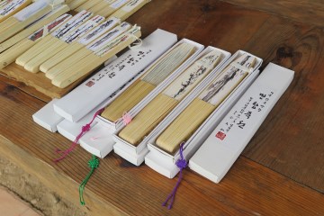소쇄원 광풍각에서는 무형문화재로 등록된 김대석 장인이 부채 만드는 모습을 볼 수 있다.