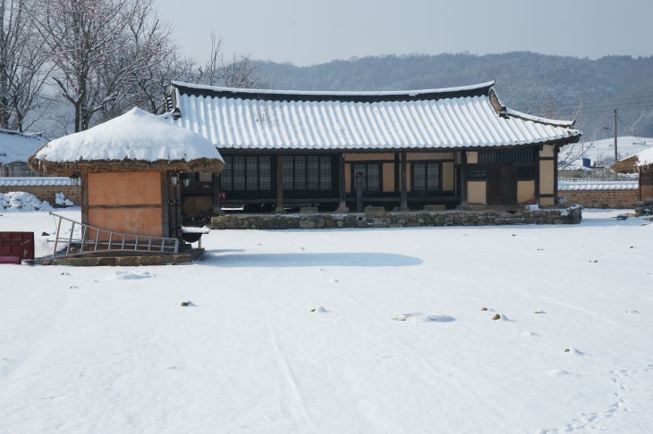 당당한 기풍이 느껴지는 대문채