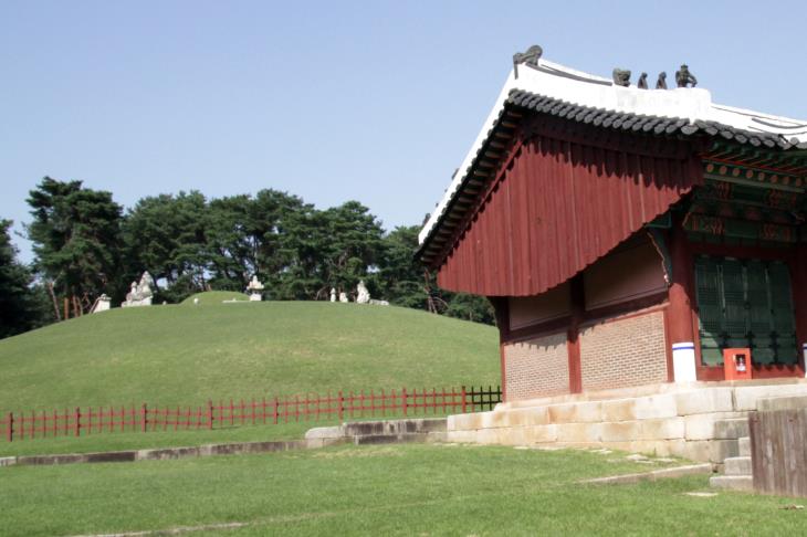 수릉에는 안동김씨의 세도정치를 약화시키려 노력했던 효명세자가 잠들어있다.