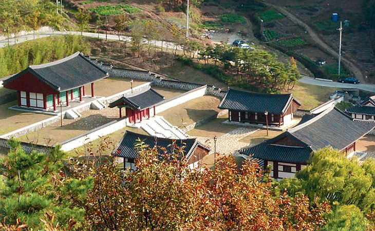 우암사적공원은 우암 송시열 선생의 사상과 업적을 기리기 위해 지난 1997년 조성했다.