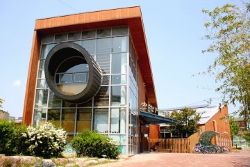 순천기적의도서관은 지난 2003년 처음 문을 연 우리나라 최초의 어린이도서관이다.