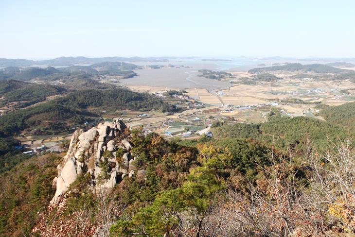 팔봉산에 오르면 서산의 아름다움을 감상할 수 있다.