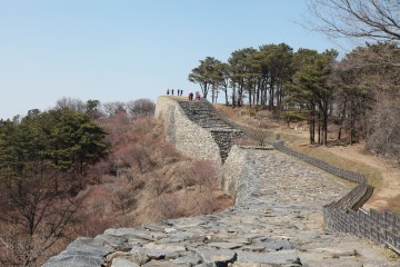 계족산 끝자락에는 계족산성이 위치해 있다.