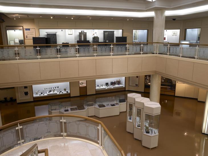 2층 규모의 한독의약박물관 안에는 다양한 상설전시물들이 있다.