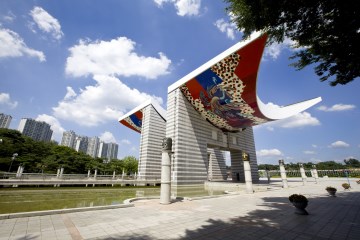 올림픽공원 입구에 세워진 조형물. 올림픽공원 지난 1988년 서울올림픽을 위해 조성된 공간이다.