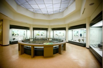 몽촌토성에서 출토된 유물은 몽촌역사관에서 살펴볼 수 있다.