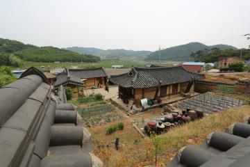 공산정 고가는 중요민속문화재 제143호로 지정되어 있다.