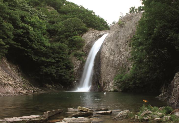 직소폭포는 변산 8경 중 하나이다.