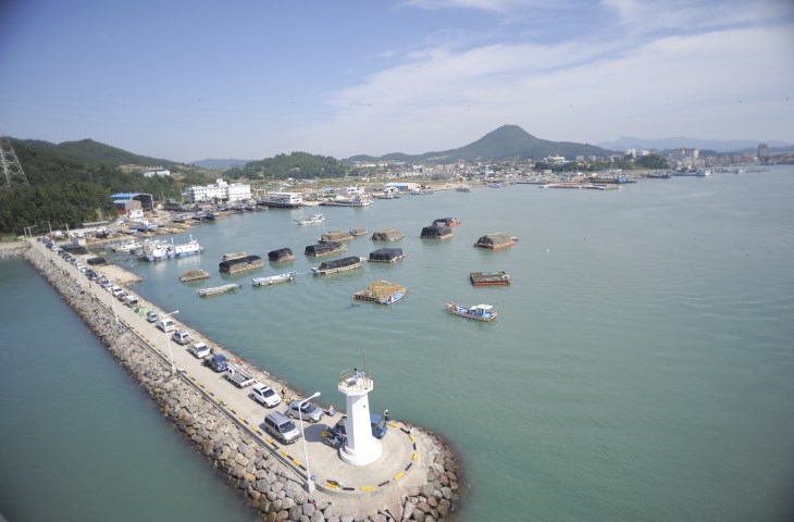 녹동항과 소록도를 잇는 소록대교로 이제는 쉽게 찾아갈 수 있는 소록도